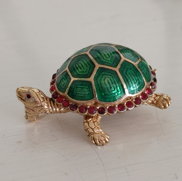 Ciner Jewelry - Vintage Ciner Turtle Brooch
